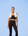 Czarny komplet sportowych ubrań dla kobiet. Black activewear set for women.