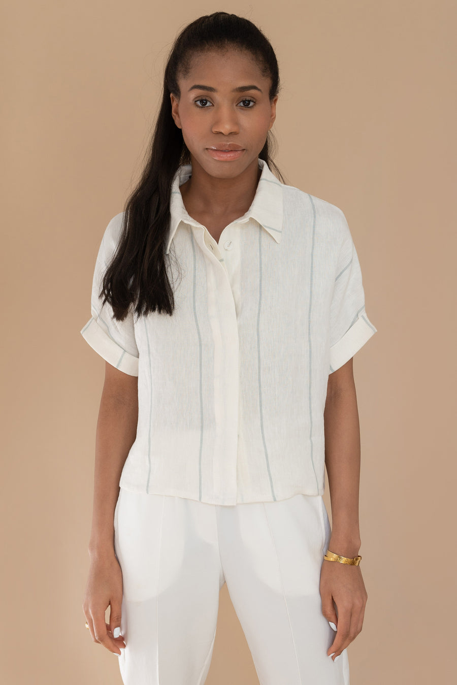 Damska koszula lniana z krótkim rękawem, na guziki, z polskiego lnu. Women's linen shirt with short sleeves and buttons, made from polish linen.